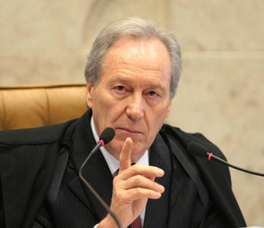 Escritório de Lewandowski recebeu milhões do Master sem atuar em ações