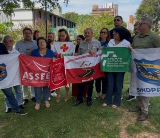 Após 2 meses de conversas, governador Elmano (PT) ainda não definiu reajuste dos servidores públicos do Ceará.