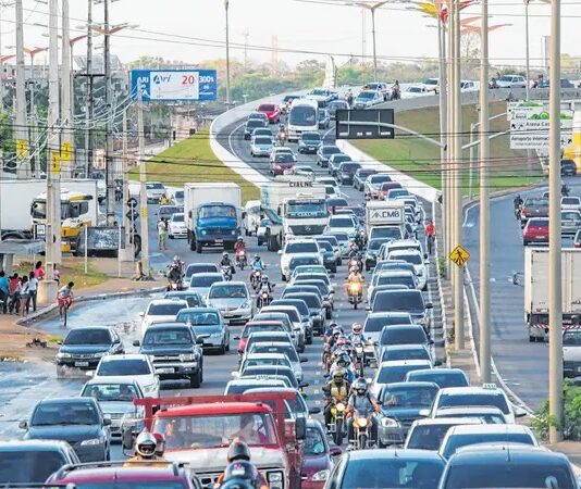 Com o apoio do governo Lula, o Congresso pode criar um imposto que taxe congestionamentos, aplicativos e estacionamentos.