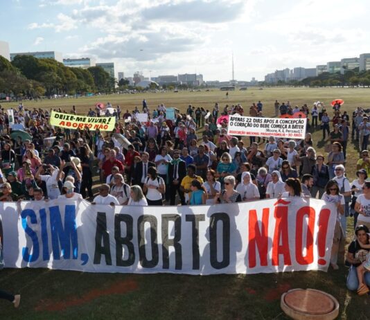 68% dos brasileiros rejeitam liberação do aborto, mostra PoderData
