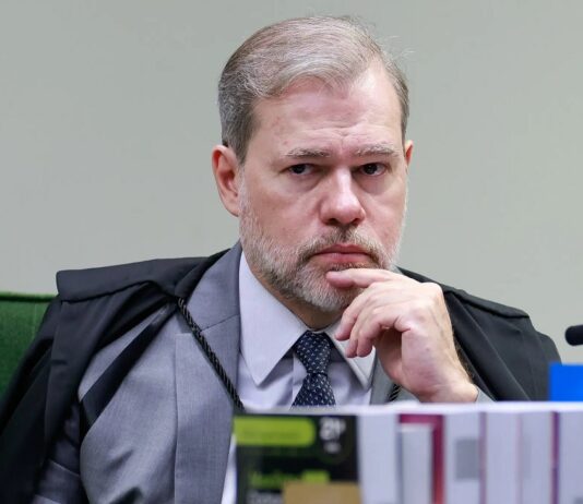 CPI do Crime Organizado pretende convocar Toffoli e irmãos após mensagens de Vorcaro