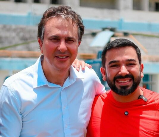 Secretária de alto escalão do governo Elmano (PT) é alvo de operação que prendeu vereadores envolvidos com facção.