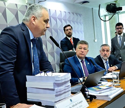 Virou pizza? Base do governo Lula consegue maioria e rejeita relatório final de Alfredo Gaspar por 19 a 12 na CPMI do INSS.