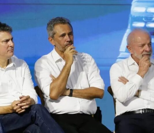 Lula diz que Camilo sai do MEC para ser “candidato a não sei o quê” e anuncia novo ministro