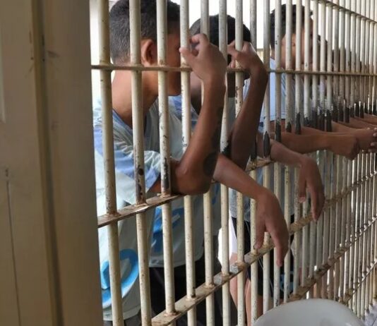 216 adolescentes presos em centros socioeducativos de Fortaleza regularizam o título de eleitor.