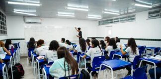 Ceará tem o 4º pior salário inicial para professores