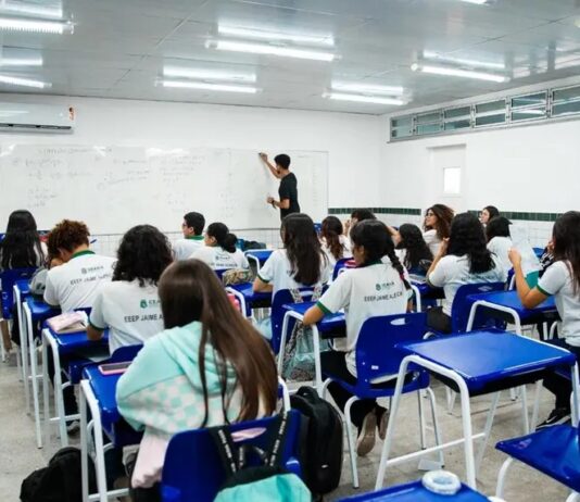 Ceará tem o 4º pior salário inicial para professores