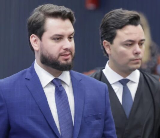 Defesa de Filipe Martins pede que Moraes envie caso a Corte internacional
