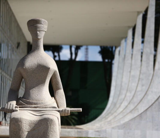 Tribunais de estados e DF gastaram R$ 10,7 bilhões em salários acima do teto em 2025