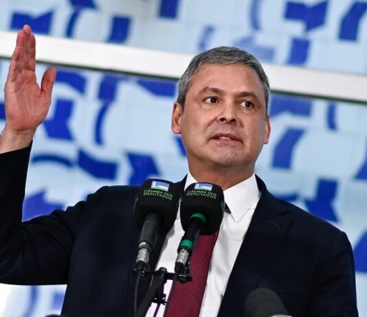 Novo pede cassação do mandato de Lindbergh após petista chamar Alfredo Gaspar de ‘estuprador’