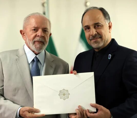Embaixador do Irã agradece apoio de Lula após ataques de Israel e dos Estados Unidos.