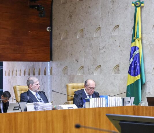 Fachin e Gilmar fazem “homenagem” a Moraes e omitem ligações com Vorcaro