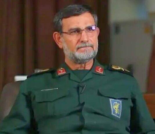 Israel anuncia morte de comandante do Irã responsável por fechar Ormuz; regime ameaça bloquear outra passagem