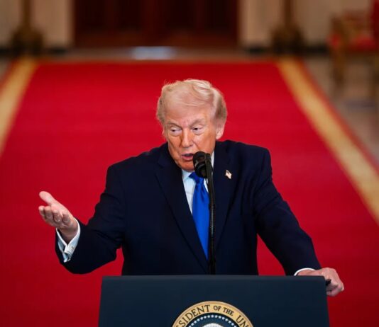 Trump diz que só haverá acordo com Irã após “rendição incondicional”