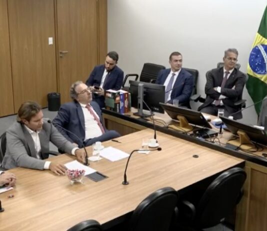 “Gota no oceano”: PF analisou apenas 30% de celular de Vorcaro