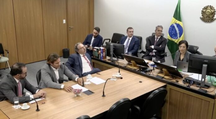 “Gota no oceano”: PF analisou apenas 30% de celular de Vorcaro