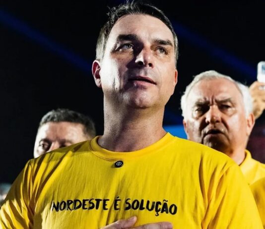 Flávio Bolsonaro defende maioridade penal de 14 anos em casos de estupro