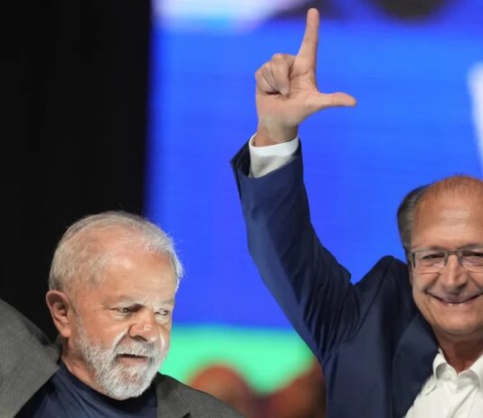 Lula confirma Geraldo Alckmin como candidato a vice-presidente