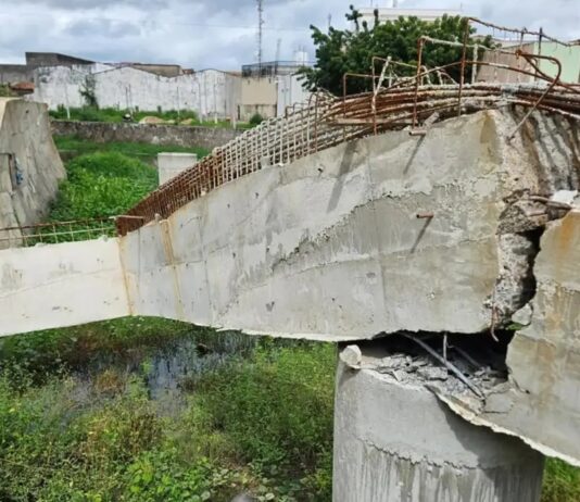 Ponte de R$ 2,3 milhões desaba em Nova Russas três meses antes de ser entregue