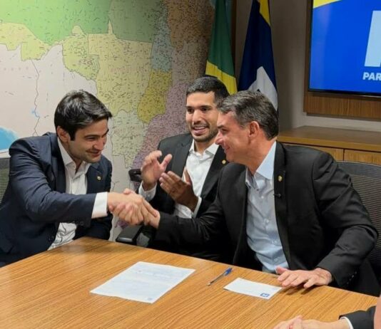 Deputado Pedro Matos se filia ao PL para tentar uma vaga na Câmara dos deputados.