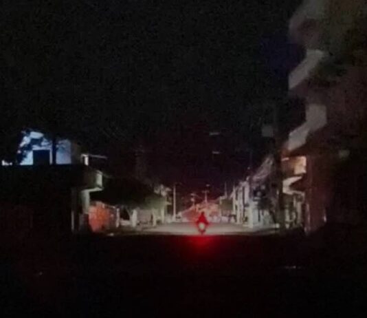 Apagão atinge cidade de Quixadá, no Ceará, nesta segunda-feira (13).