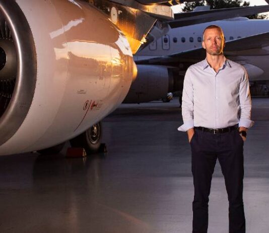 Reforma tributária de Lula é um “desastre” para a aviação e deve elevar preço das passagens em 25%, diz CEO da Latam.