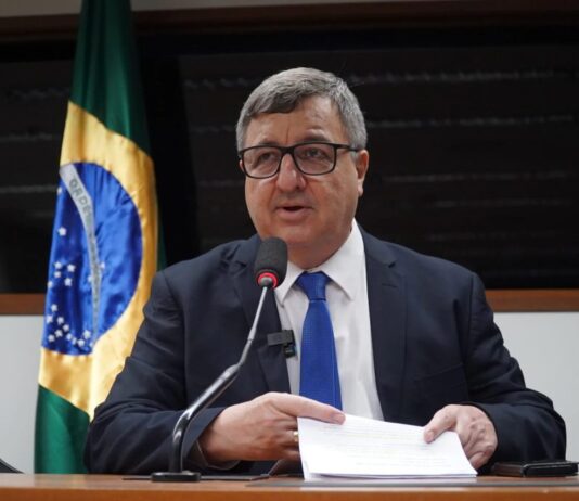 Danilo Forte alerta para alta na conta de luz e cobra explicações sobre mudança em leilão de energia