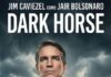 Ator Jim Caviezel divulga primeiro pôster de filme sobre Bolsonaro e anuncia data da estreia.
