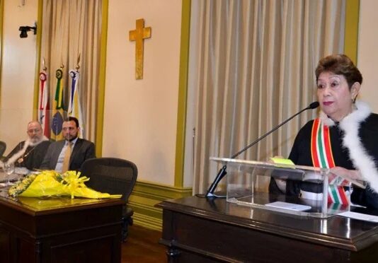 Desembargadora que diz que a magistratura caminha para um regime de escravidão já recebeu mais de R$ 500 mil em 1 mês.