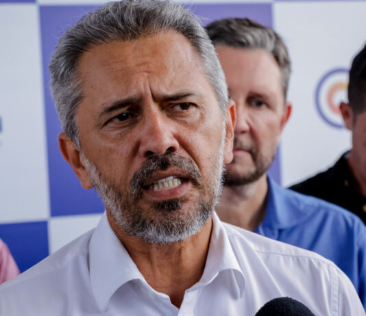Em ano eleitoral, Elmano anuncia pagamento dos precatórios do Fundef para 50 mil professores.