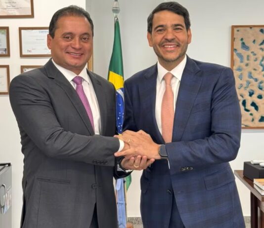 Relator do Senado investigado por escândalo do INSS apresenta parecer favorável à indicação de Messias ao STF.