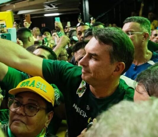 Número de seguidores de Flávio Bolsonaro aumenta 38,1% em 6 meses.