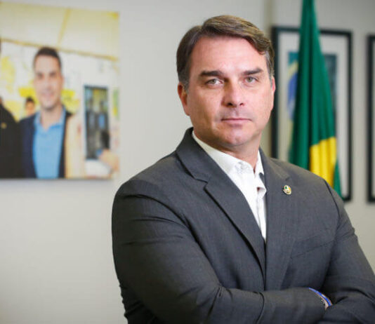 Flávio diz que inquérito de Moraes sobre Lula tenta “cercear liberdade”