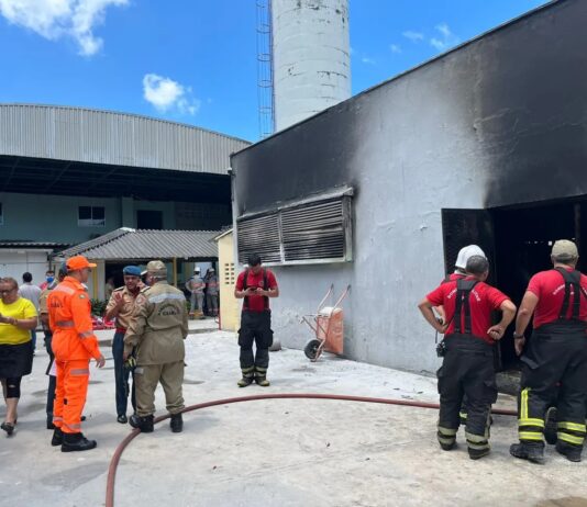 Após hospital ter incêndio por falta de manutenção, governador Elmano confirma que vai derrubar o César Cals e fazer um novo equipamento.