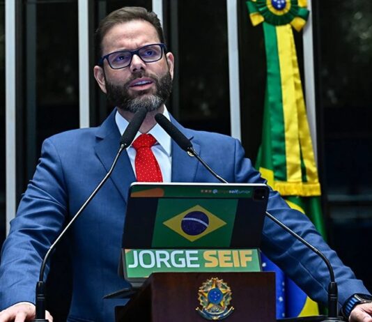 Comissão do Senado cita caso Ramagem e aprova missão aos EUA para acompanhar pedidos de asilo