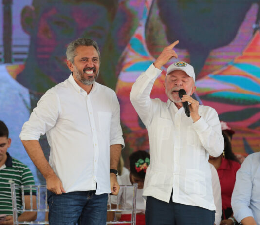 Governador Elmano e presidente Lula são vaiados durante evento no Ceará
