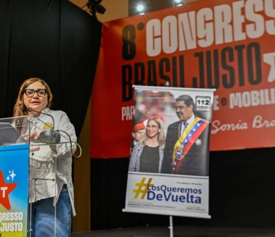 Congresso Nacional do PT teve cartaz pedindo volta de Maduro ao poder.