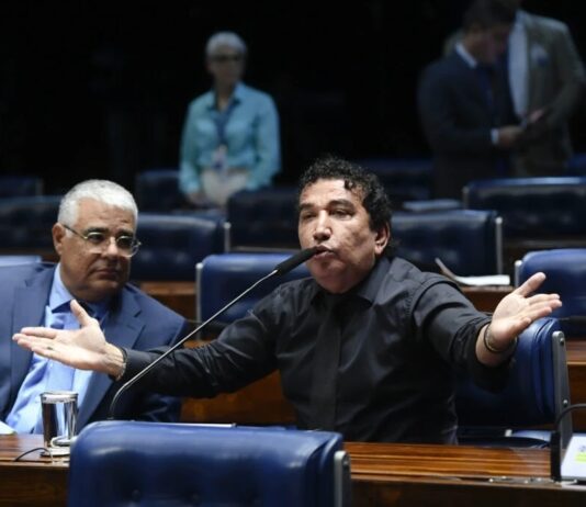 Senador Magno Malta propõe suspender check-in digital obrigatório em hotéis.