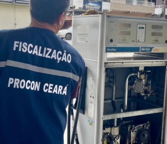 Posto é autuado no interior do Ceará por entregar menos combustível que o indicado na bomba