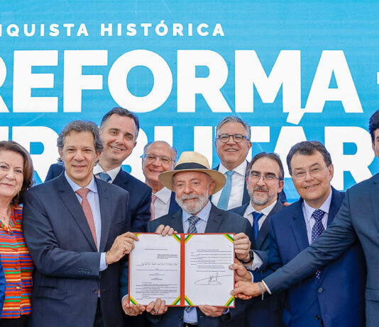 Reforma tributária de Lula começa em junho e deve encarecer voos.
