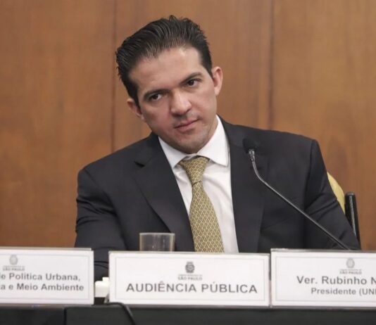 Vereador Rubinho Nunes denuncia uso de verba pública em filmes 18+