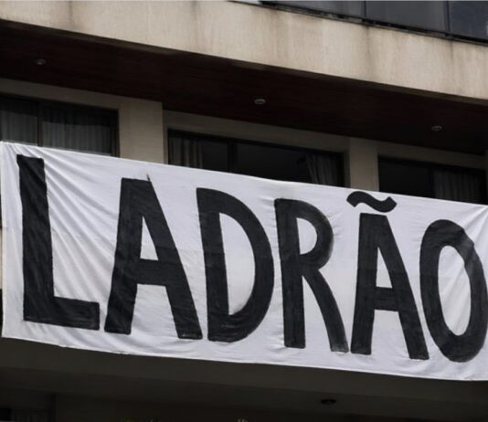 PF diz que investigava crime contra honra de Lula em abordagem por faixa com “ladrão”