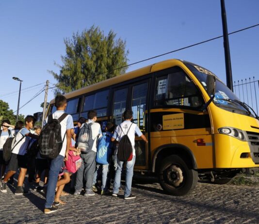 70% da frota escolar no Ceará não está autorizada a operar, aponta painel do MPCE