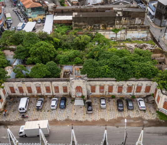 Ministério Público pede que Prefeitura de Fortaleza pague R$ 22 milhões por não restaurar prédio