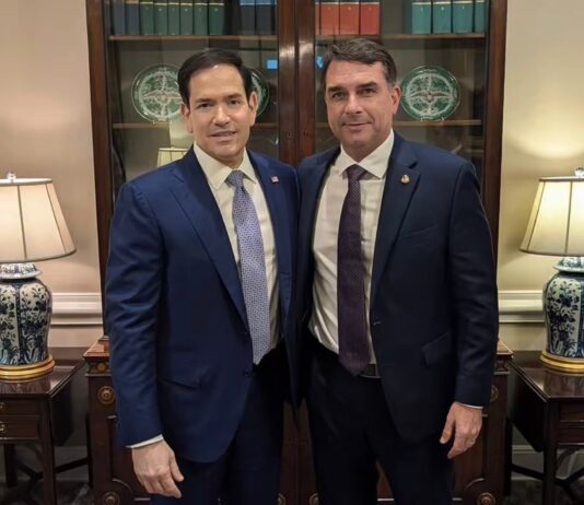 Flávio Bolsonaro se encontra com vice-presidente J.D. Vance e com o secretário de Estado Marco Rubio