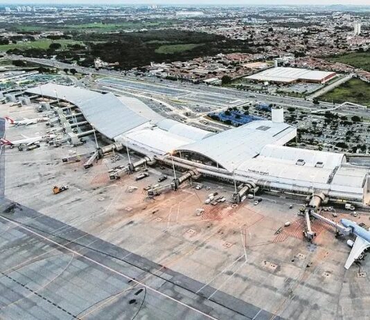 Petrobras reajusta querosene de aviação em 18%, passagens podem aumentar de preço.