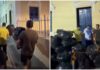 Perseguição? Justiça proíbe André Fernandes e Marcelo Mendes de fazer protesto utilizando lixo após divulgação de vídeo.