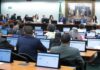 CCJ da Câmara adia análise de PEC sobre redução da maioridade penal