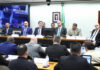 Comissão da Câmara aprova convite a delegado da PF para esclarecer atuação em prisão de Ramagem