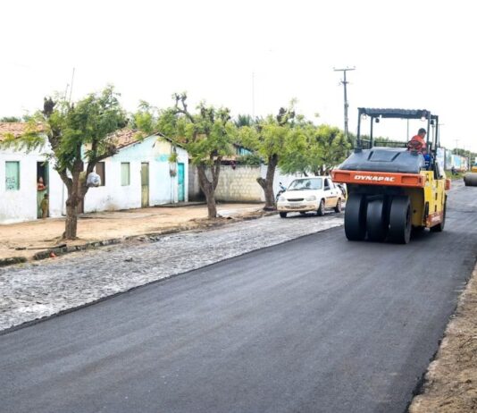 Setor que cuida de obras rodoviárias no Ceará prevê paralisações após aumento de 42% da refinaria da Petrobras no Nordeste.